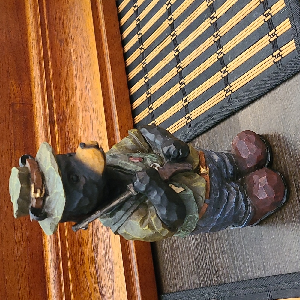 Resin crafted hunting bear - Picture 2 of 6